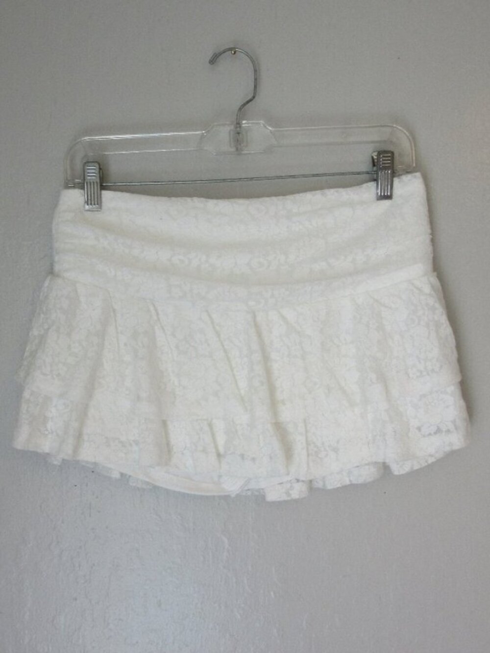 😋White Layered & Ruched Lace Back Zip Mini Skort Size Small